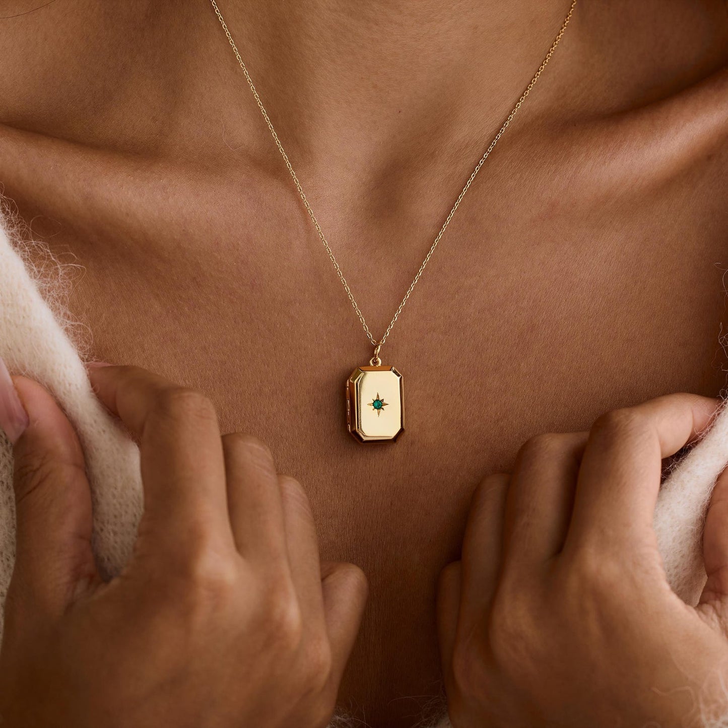 Collier Médaillon Personnalisé avec Pierre de Naissance