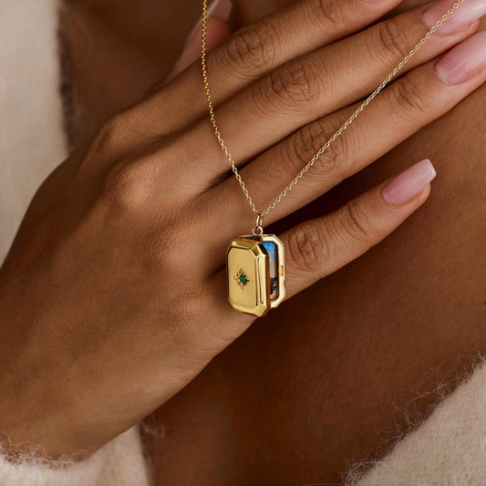 Collier Médaillon Personnalisé avec Pierre de Naissance