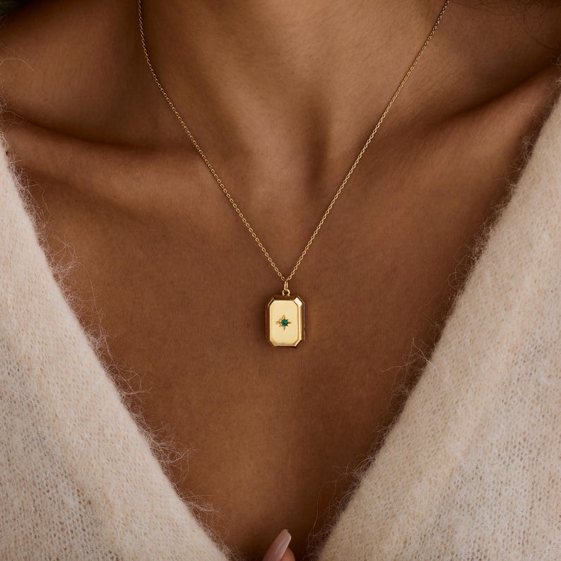 Collier Médaillon Personnalisé avec Pierre de Naissance